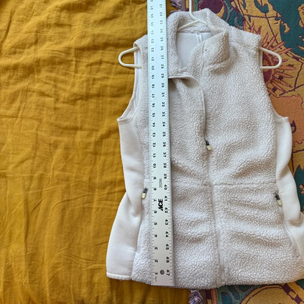 Fabletics Womens Sherpa Fleece Vest Cream White Full Zip Mock Neck‎ XS